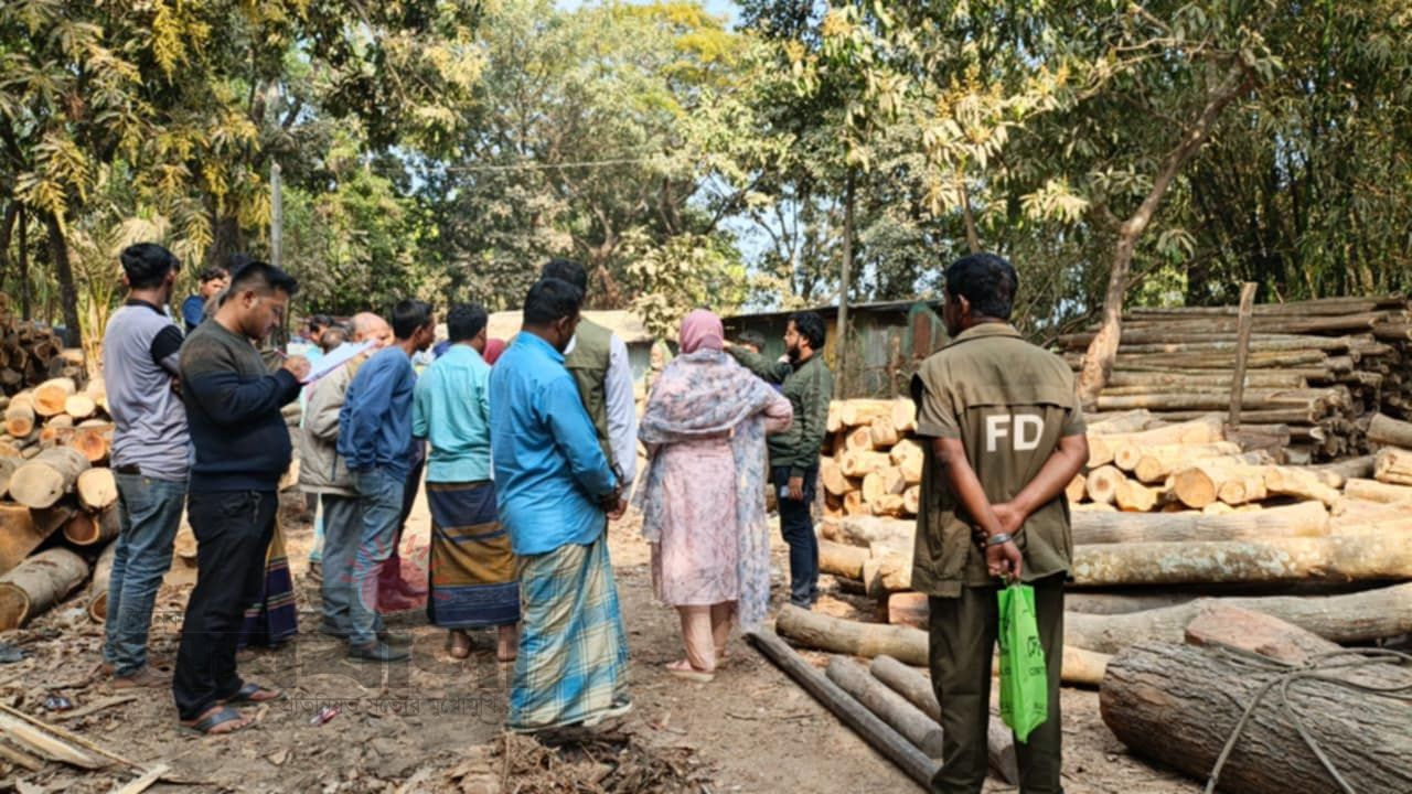 ​নাইক্ষ্যংছড়িতে অবৈধ করাতকলে অভিযান, ৭ মালিককে জরিমানা