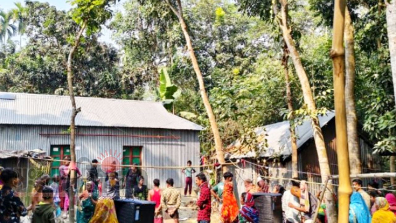 কিশোরগঞ্জে চাঁদা না পেয়ে বিয়ে বাড়িতে তাণ্ডব হিজরাদের উলঙ্গ আচরণে আতঙ্ক