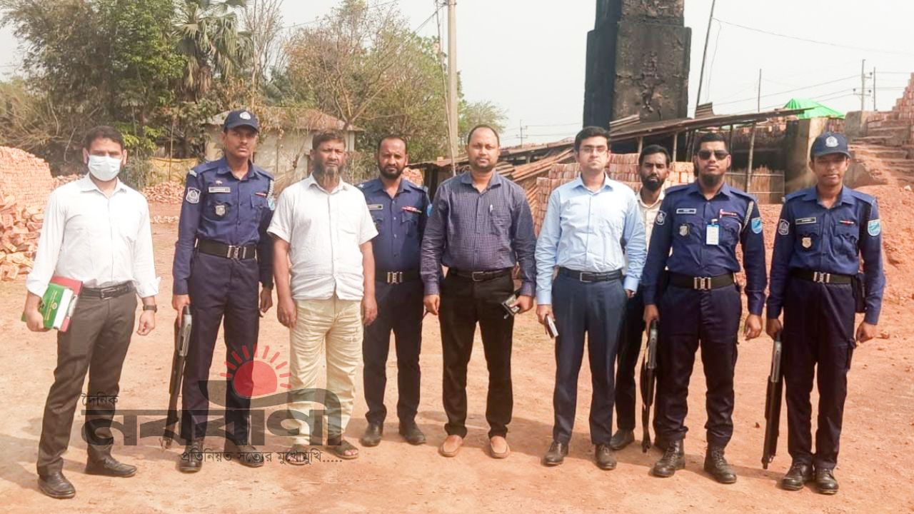 শরীয়তপুরে ইটভাটায় ভ্রাম্যমাণ আদালতের অভিযান, দেড় লক্ষ টাকা জরিমানা