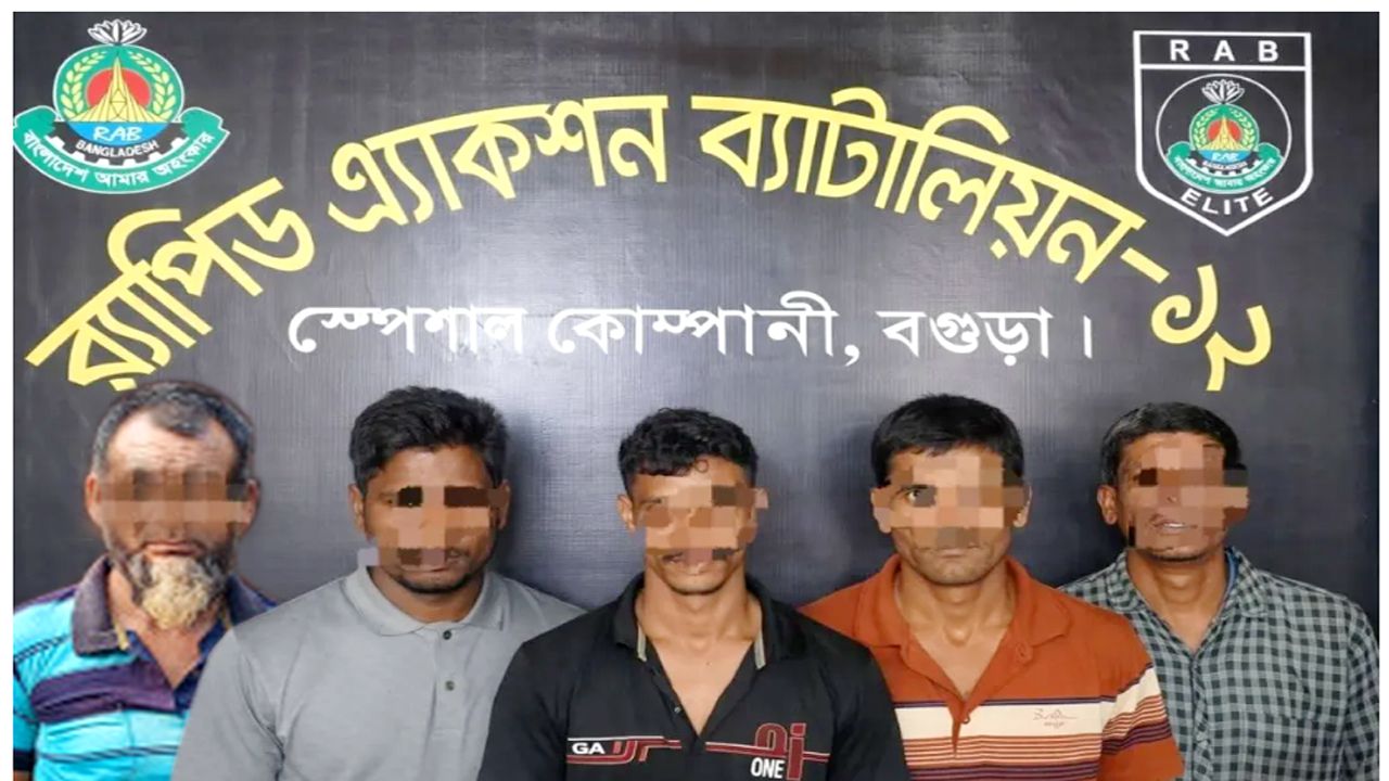 বগুড়ায় র‍্যাব-১২-এর অভিযানে আন্তঃজেলা গরু চোর চক্রের সর্দারসহ ৫জন আটক, ট্রাক উদ্ধার 