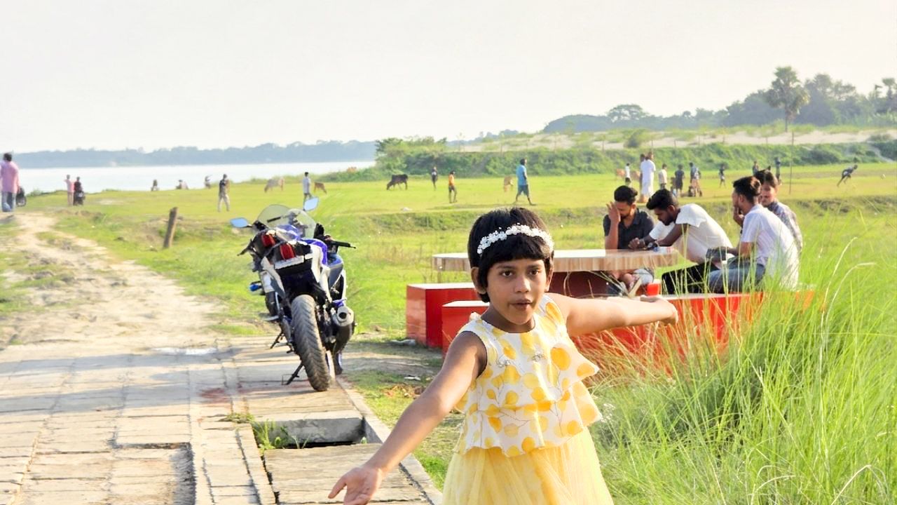 কালনা ব্রিজের পাশে মধুমতি নদীর তীরে শান্ত নিরিবিলি জনপ্রিয় বিনোদন কেন্দ্র