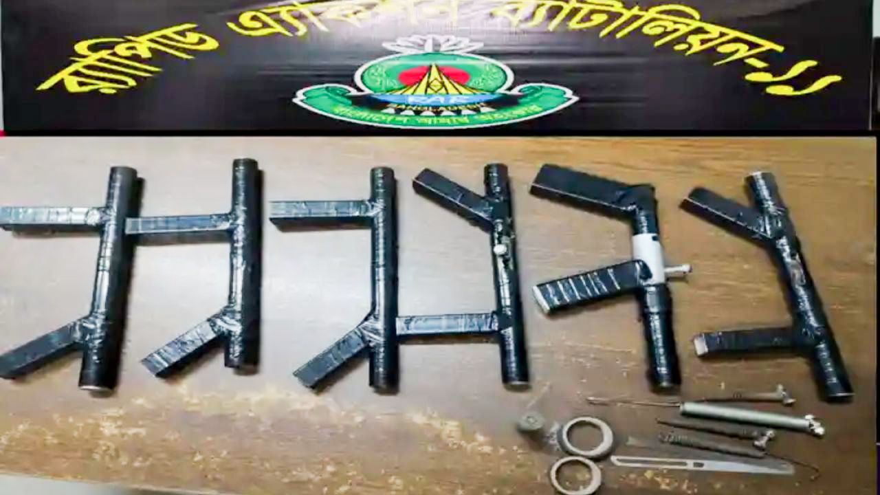 সিদ্ধিরগঞ্জে কাঁচপুর সেতুর নিচ থেকে দেশীয় অস্ত্র ও সরঞ্জাম উদ্ধার
