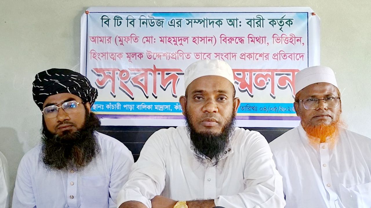 মান্দায় মিথ্যা সংবাদের প্রতিবাদে ভুক্তভোগীর সংবাদ সম্মেলন