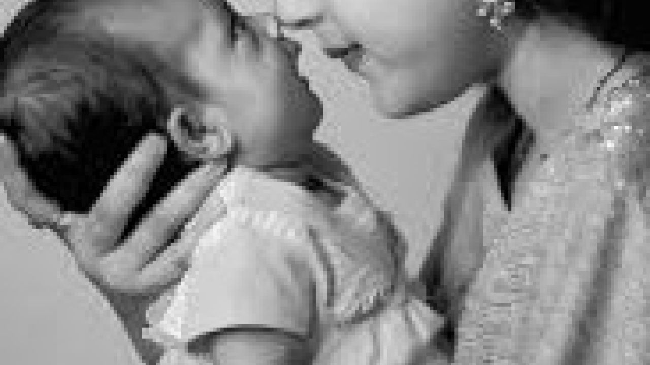 বিশ্ব মা দিবস: মমতা, ভালোবাসা আর নিরাপত্তার চিরন্তন বন্ধন