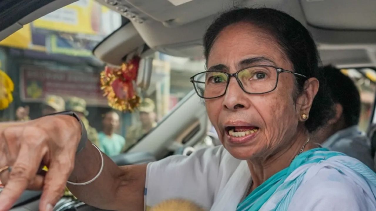 পশ্চিমবঙ্গে ভরাডুবির পর তৃণমূলে তিন মুখপাত্র বহিষ্কার