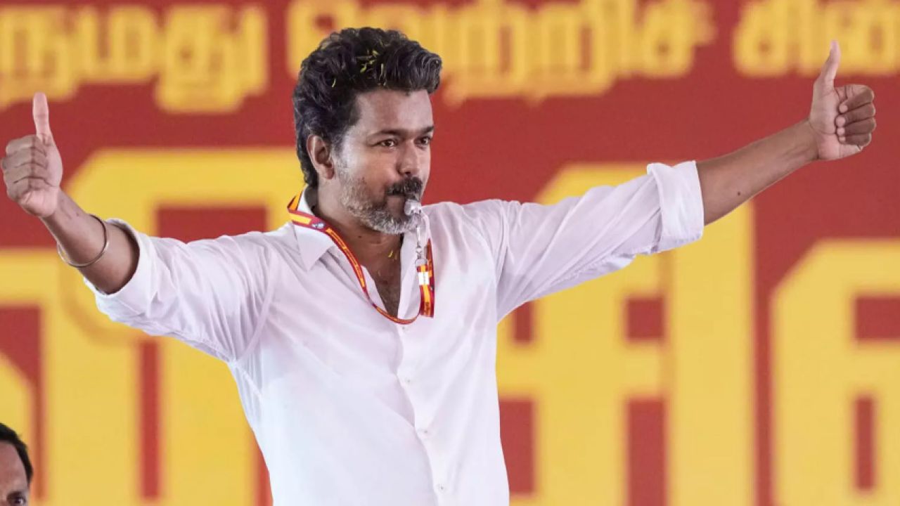 পর্দার নায়ক থেকে ক্ষমতার কেন্দ্রে: বিজয় রাজনীতিতে কী বদল আনলেন