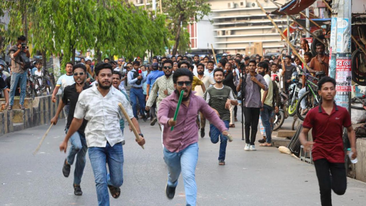 ক্যাম্পাসে ছাত্র রাজনীতি প্রশ্নে মুখোমুখি ছাত্রদল–শিবির