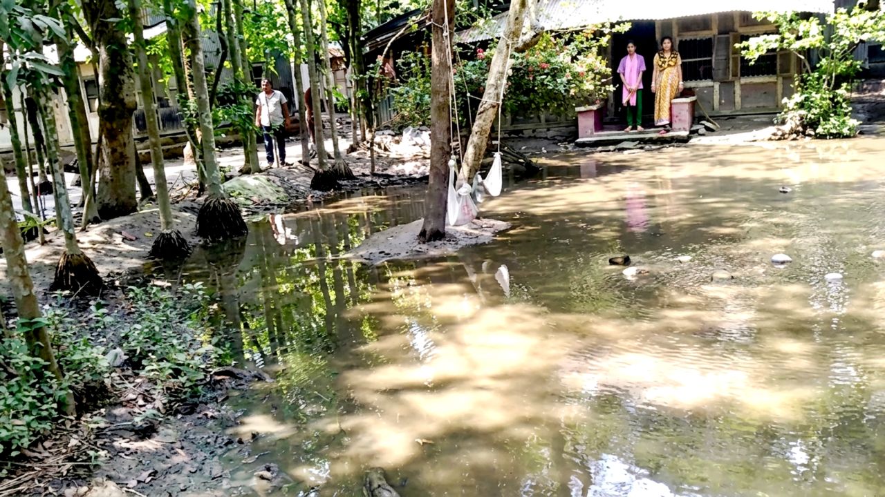 পানি নিষ্কাশনের রাস্তা বন্ধ করে ভবন নির্মাণ 